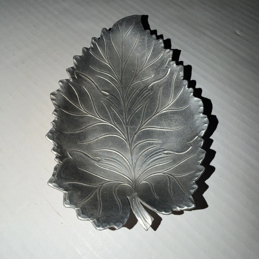 VINTAGE EVERLAST HAND FORGED LEAF DISH ALUMINUM 6 3/4" Keys Candy Trinkets